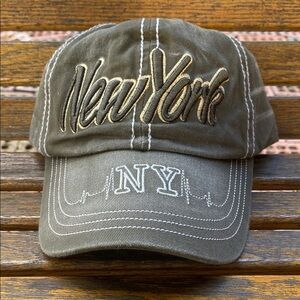 New York Embroidered Cap - Olive Green faded tourist hat